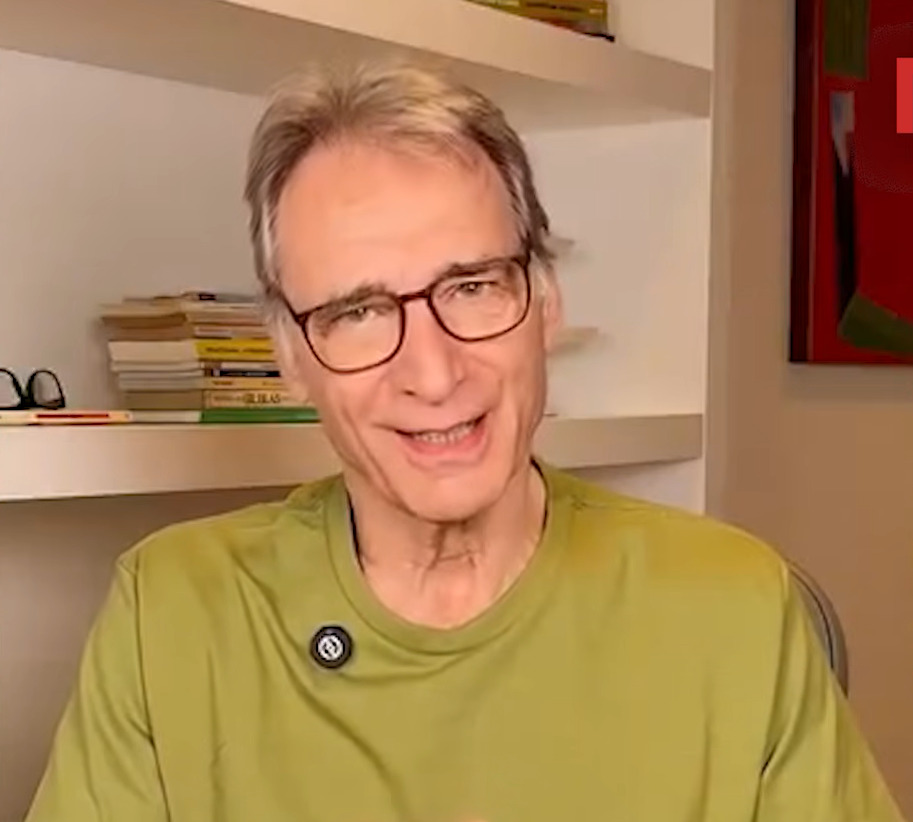 <p>Lucas, nascido em 1997, é filho de Hesron com a diretora Susana Garcia, com quem o ator foi casado de 1996 a 2021. Do casamento também nasceram Luísa, em 2001, e Sofia, em 2014. Ele ainda é pai de Laura, nascida em 1976, e de Pedro Freire, nascido em 1979, filho da atriz Malu Rocha, com quem foi casado entre 1979 e 1989.</p>
