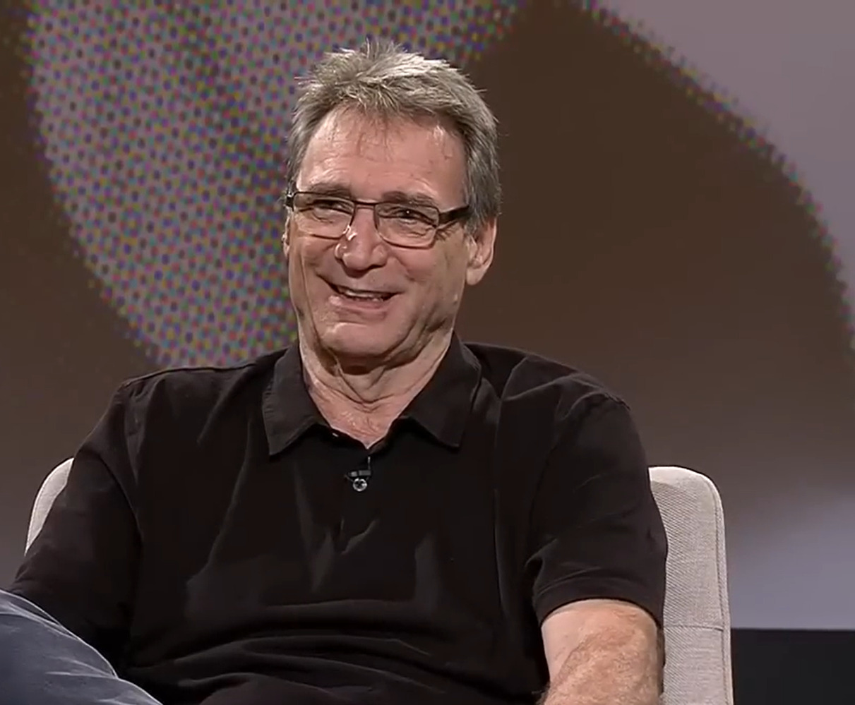 <p>No teatro, participou de montagens como “A Noviça Rebelde”, “Trindade”, “Anjos de Cara Suja”, “Paixão de Cristo de Nova Jerusalém”, “Júlio César”, “Memórias do Vinho” e “Conversando com Mamãe”, em 2010, além de dirigir a remontagem de “Querida Mamãe”, em 2012.</p>
