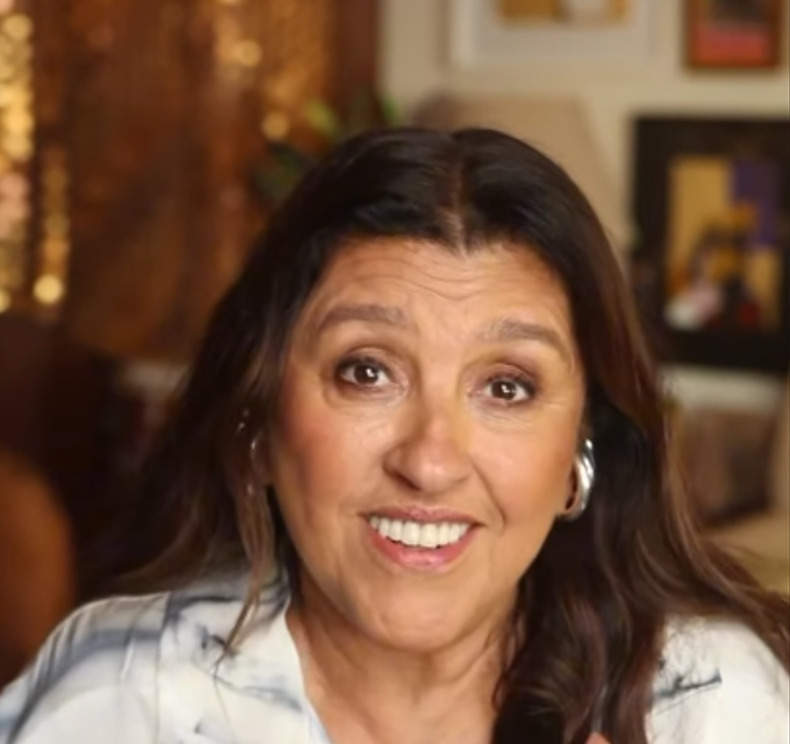 <p>O grupo estreou com a peça “O Inspetor Geral”, de Nikolai Gogol, trabalho que lhe rendeu o Prêmio Governador do Estado como atriz revelação. Três anos depois, ela recebeu outro reconhecimento: o Prêmio Molière de Melhor Atriz por “Trate-me Leão”.</p>
