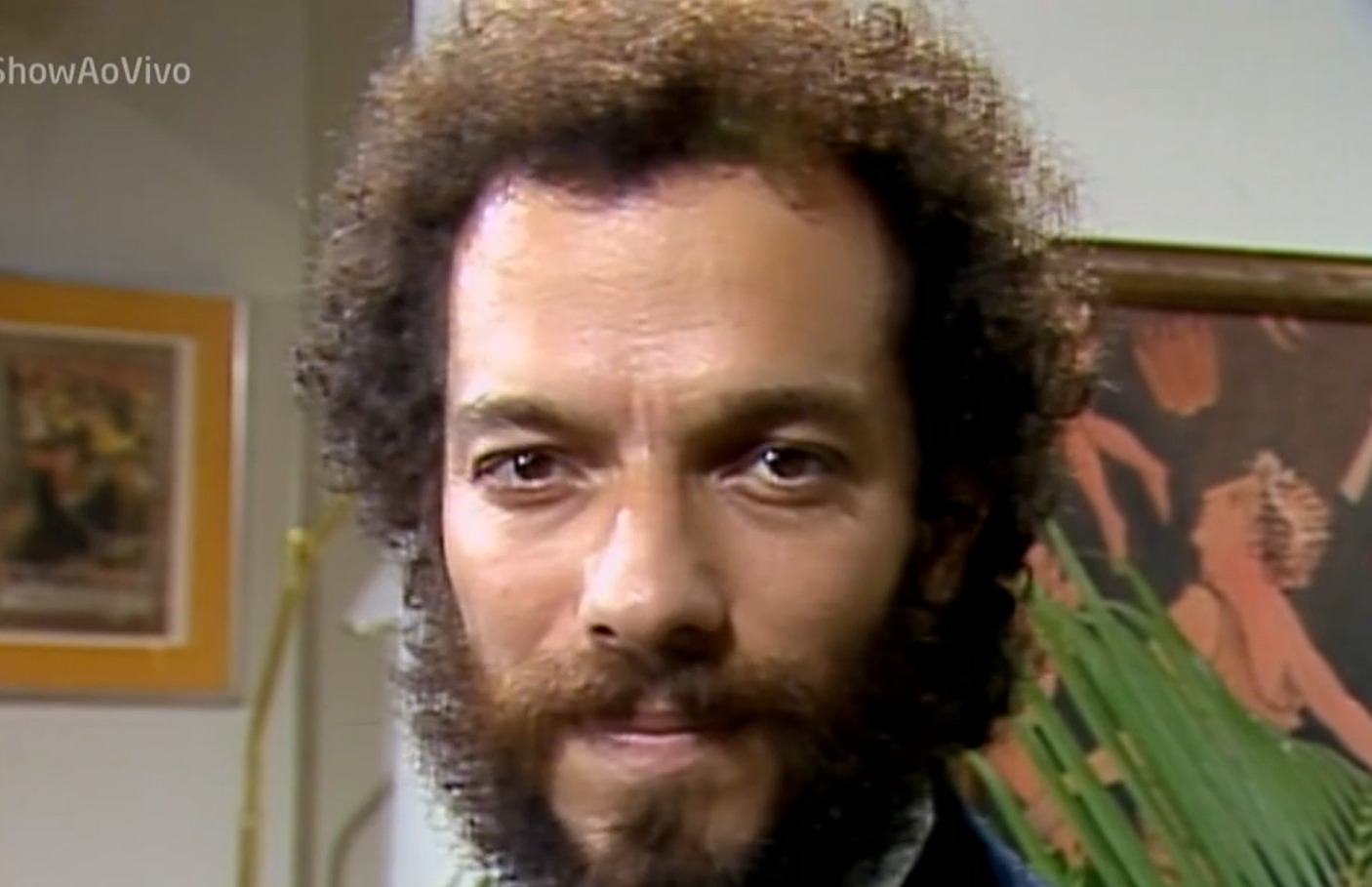 <p>No cinema, atuou em filmes como “Gaijin: Os Caminhos da Liberdade”, “Eles Não Usam Black-Tie”, “Com Licença, Eu Vou à Luta” e “O Mistério do Colégio Brasil”, além de participações na produção internacional “Moon Over Parador” e no documentário “Interprete Mais, Ganhe Mais”.</p>
