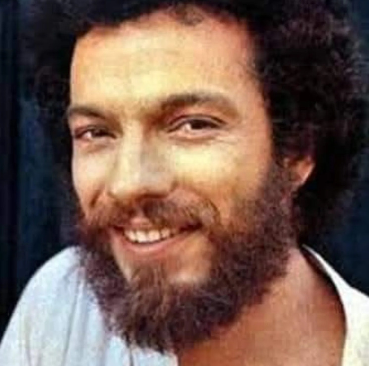 <p>Strazzer atuou em diversas peças, entre elas “Cemitério de Automóveis”, de Fernando Arrabal; “O Balcão”, de Jean Genet; “A Moratória”, de Jorge Andrade; o musical “Evita”; e “As Ligações Perigosas”, de Choderlos de Laclos.</p>
