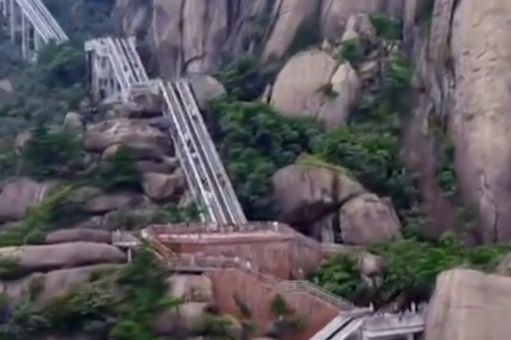 Escada rolante na China – Reprodução/X