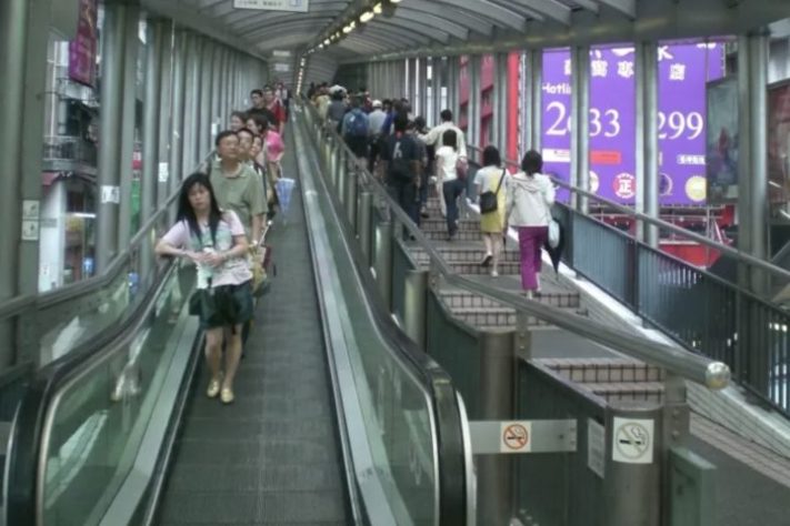 Escada rolante na China – Wikimedia Commons