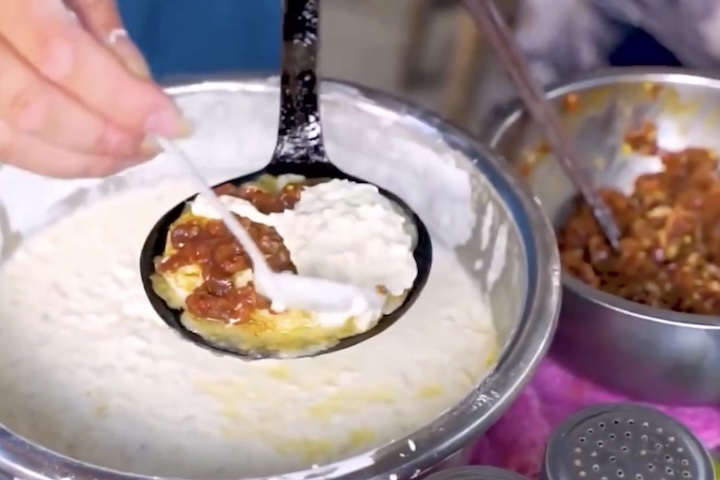 <p>A culinária fujianesa, conhecida como cozinha Min, valoriza caldos claros, frutos do mar frescos, sabores delicados e técnicas de cozimento lento.</p>
