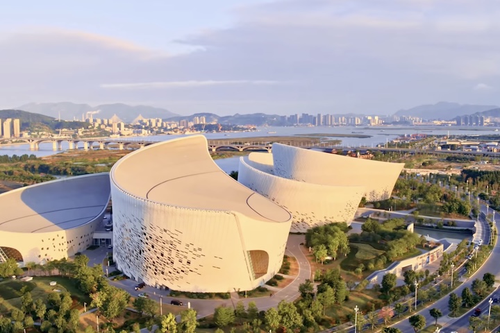 <p>Administrativamente, a capital é Fuzhou, enquanto outras cidades importantes incluem Xiamen, Quanzhou, Putian e Zhangzhou.</p>
