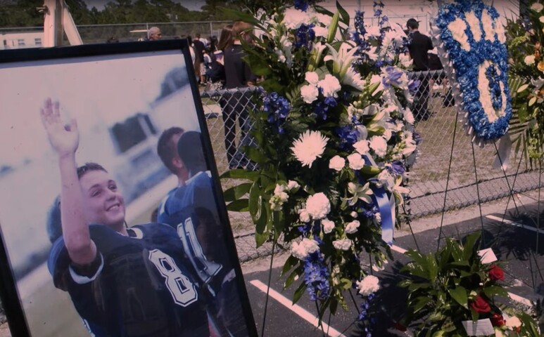 <p>Foi quando, em 2009, ele conduziu sessões de hipnose com estudantes após fazer um curso. Segundo a revista People, três adolescentes atendidos por ele, Marcus Freeman, Wesley McKinley e Brittany Palumbo, morreram em 2011.</p>
