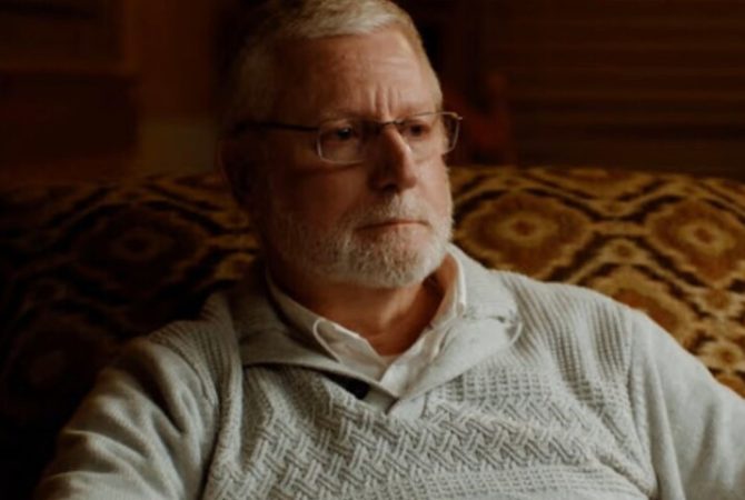 Série relembra mortes de estudantes após teste de hipnose