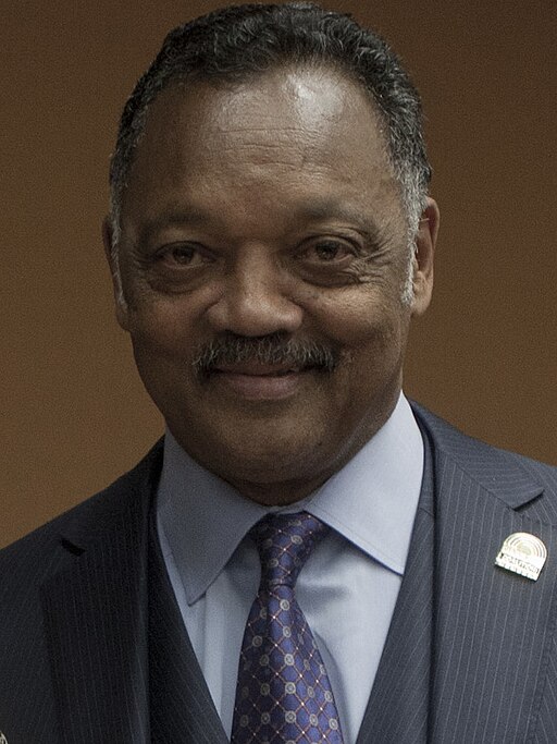 <p>Fundador da Rainbow/PUSH Coalition, dedicou sua vida a dar voz aos sem voz e a promover mudanças sociais duradouras. Sua morte foi amplamente lamentada por líderes e ativistas.</p>
