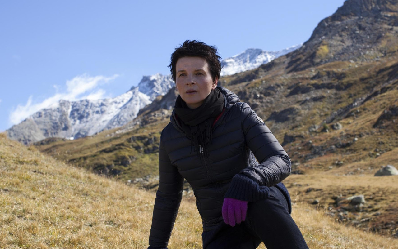 <p>Desde 2010, Binoche recebeu mais três indicações ao César: por “Acima das Nuvens”, de 2014, no qual interpreta Maria Enders, uma atriz veterana que precisa lidar com o envelhecimento e a carreira; “Deixe a Luz do Sol Entrar”, de 2017, no qual vive Isabelle, artista parisiense divorciada de meia-idade em busca de amor verdadeiro; e “Entre Dois Mundos”, de 2021, no qual interpreta Marianne Winckler.</p>
