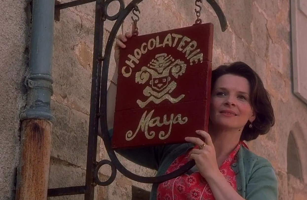 <p>Por “Chocolate”, de 2000, recebeu sua segunda indicação ao Oscar, desta vez na categoria de Melhor Atriz. No filme, interpretou Vianne Rocher, uma mulher que abre uma loja de chocolates em uma vila francesa nos anos 1950.</p>
