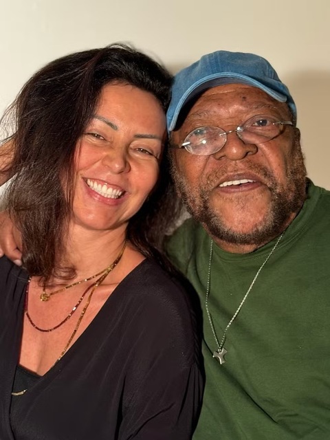 <p>A postagem destaca exatamente a ligação simbólica entre sua trajetória e a festa que ajudou a eternizar no samba e no carnaval. Além disso, o cantor também dividiu momento íntimo com o público ao comemorar os 55 anos da esposa, Cléo Ferreira.</p>
