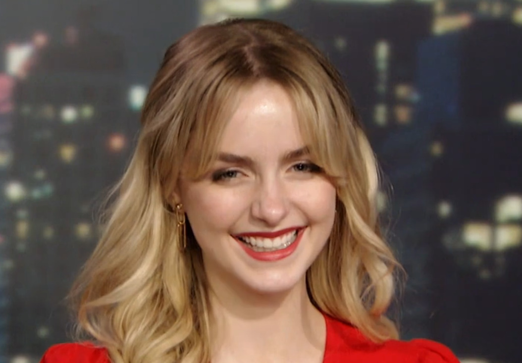 <p>Os velhos amigos Salsicha e Daphne se envolvem em um mistério relacionado a um filhote de dogue alemão que pode ter presenciado um assassinato sobrenatural. Com a ajuda de Velma e do carismático e enigmático Freddy, o grupo inicia uma investigação que leva à formação da equipe.</p>
