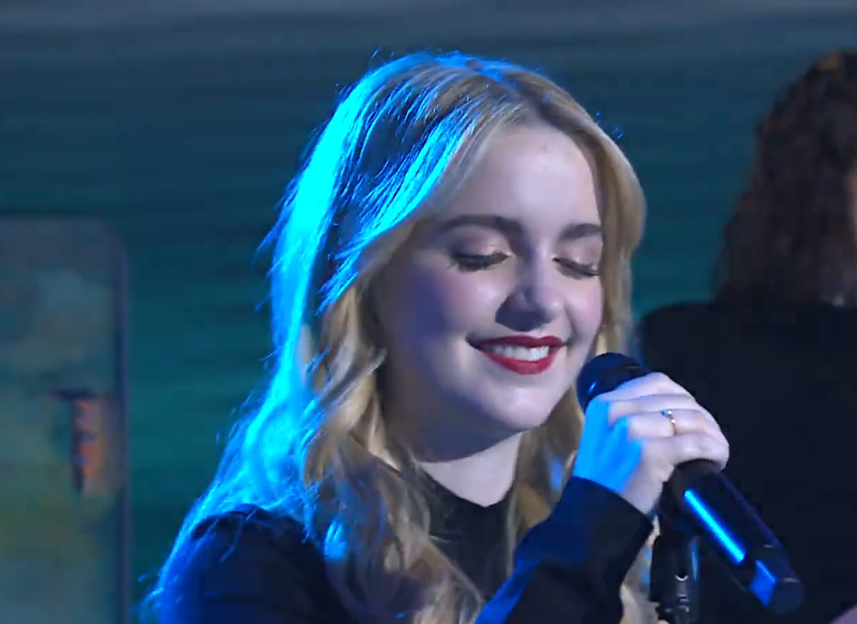 <p>Mas a carreira da ex-estrela mirim nÃ£o se resume sÃ³ a atuaÃ§Ã£o. Ela lanÃ§ou, em 2021, o single â??Haunted Houseâ?, que integrou a trilha sonora de â??Ghostbusters: Afterlifeâ? e tocou nos crÃ©ditos finais. Desde entÃ£o, lanÃ§ou diversos singles e dois EPs.</p>
