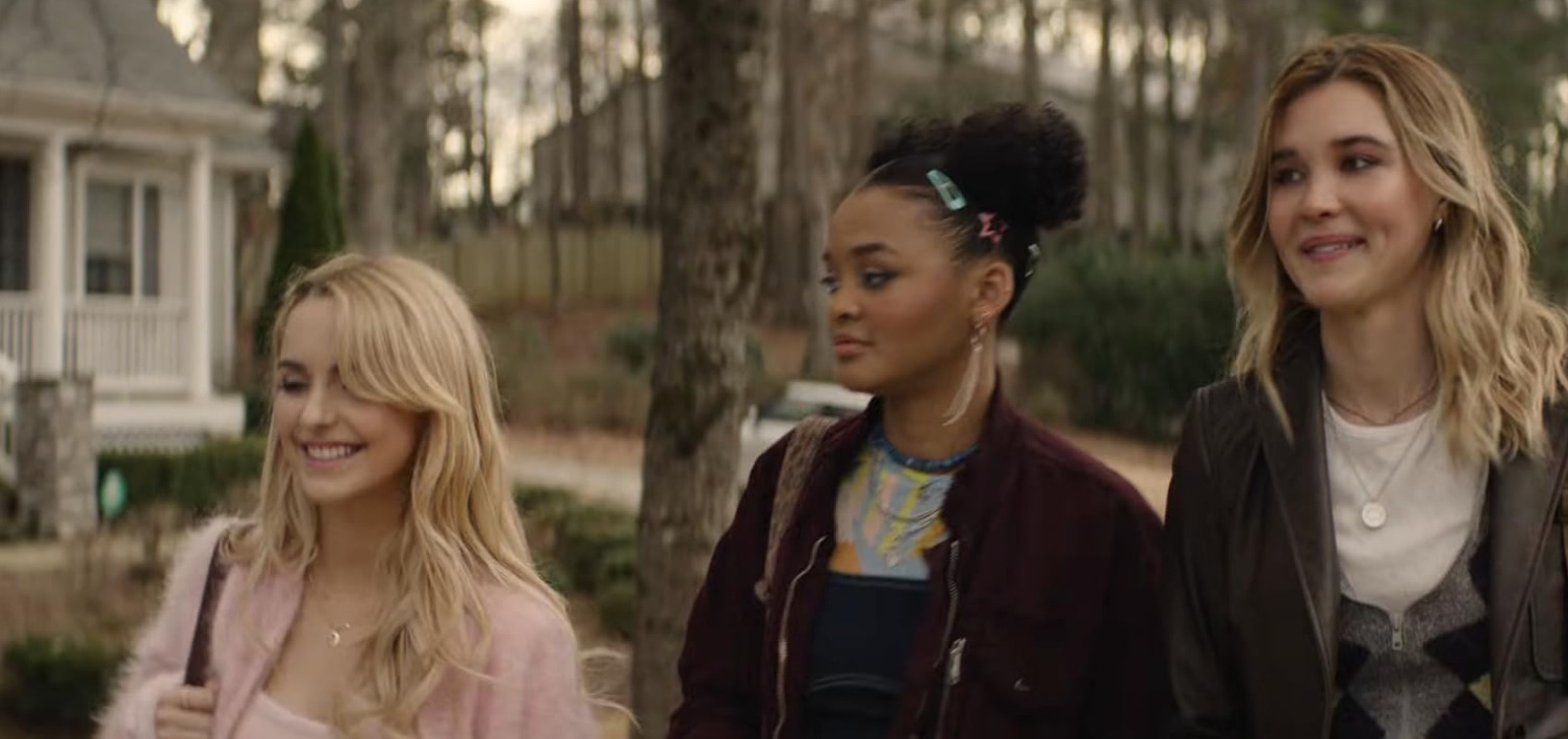 <p>As novidades, porém, não param para a atriz em 2026. Ela integra o elenco de “Pânico 7”, no papel de Hannah Thurman, ao lado de Neve Campbell, Courteney Cox e Isabel May. No longa, um novo Ghostface surge na cidade onde Sidney Prescott reconstruiu sua vida, e sua filha se torna o próximo alvo do assassino.</p>
