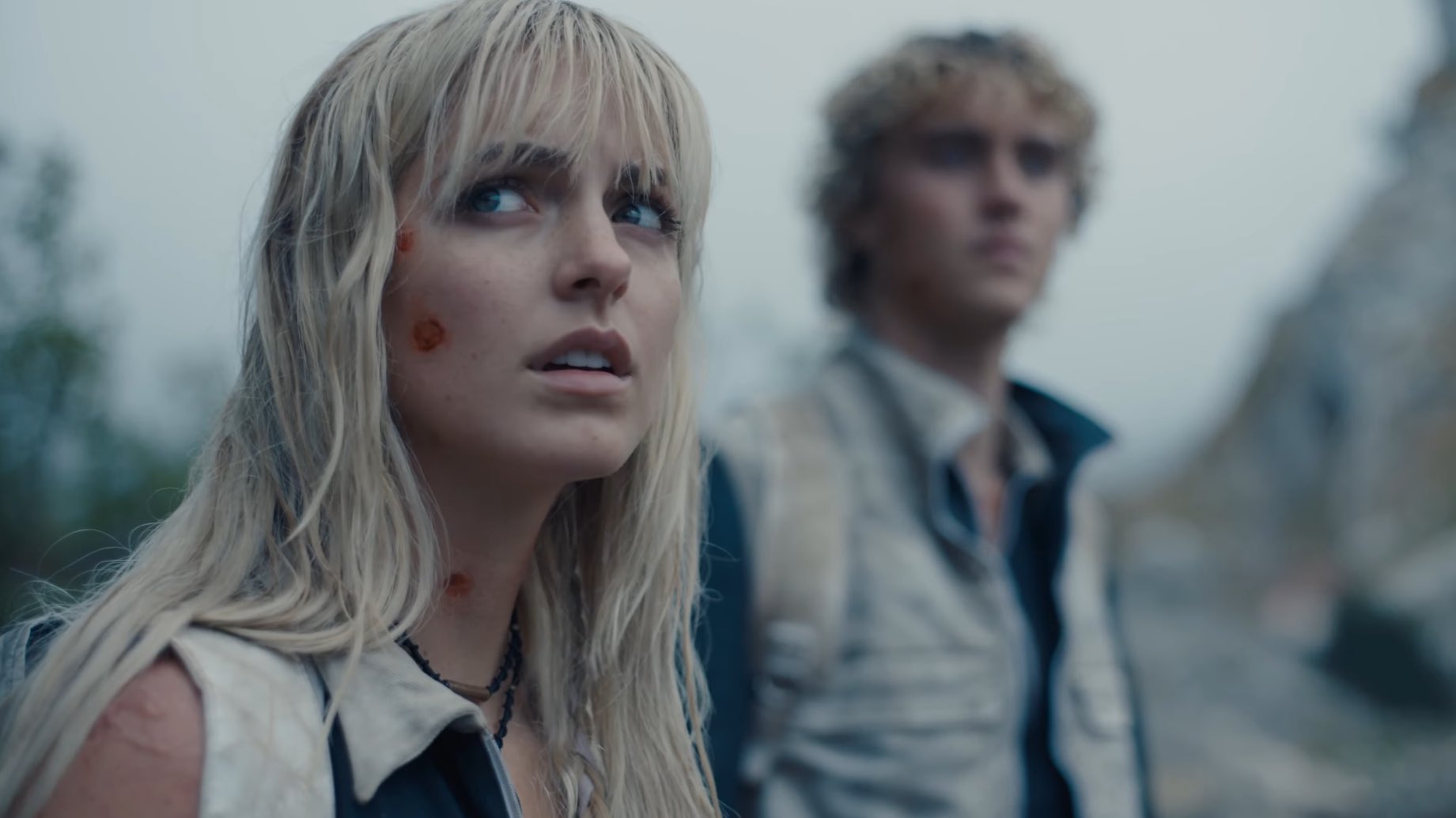 <p>Além disso, participa de mais uma franquia de sucesso: “Jogos Vorazes: Amanhecer na Colheita”. No filme, interpreta Maysilee Donner, uma das tributos femininas do Distrito 12 nos 50º Jogos Vorazes e aliada de Haymitch Abernathy, protagonista da história.</p>
