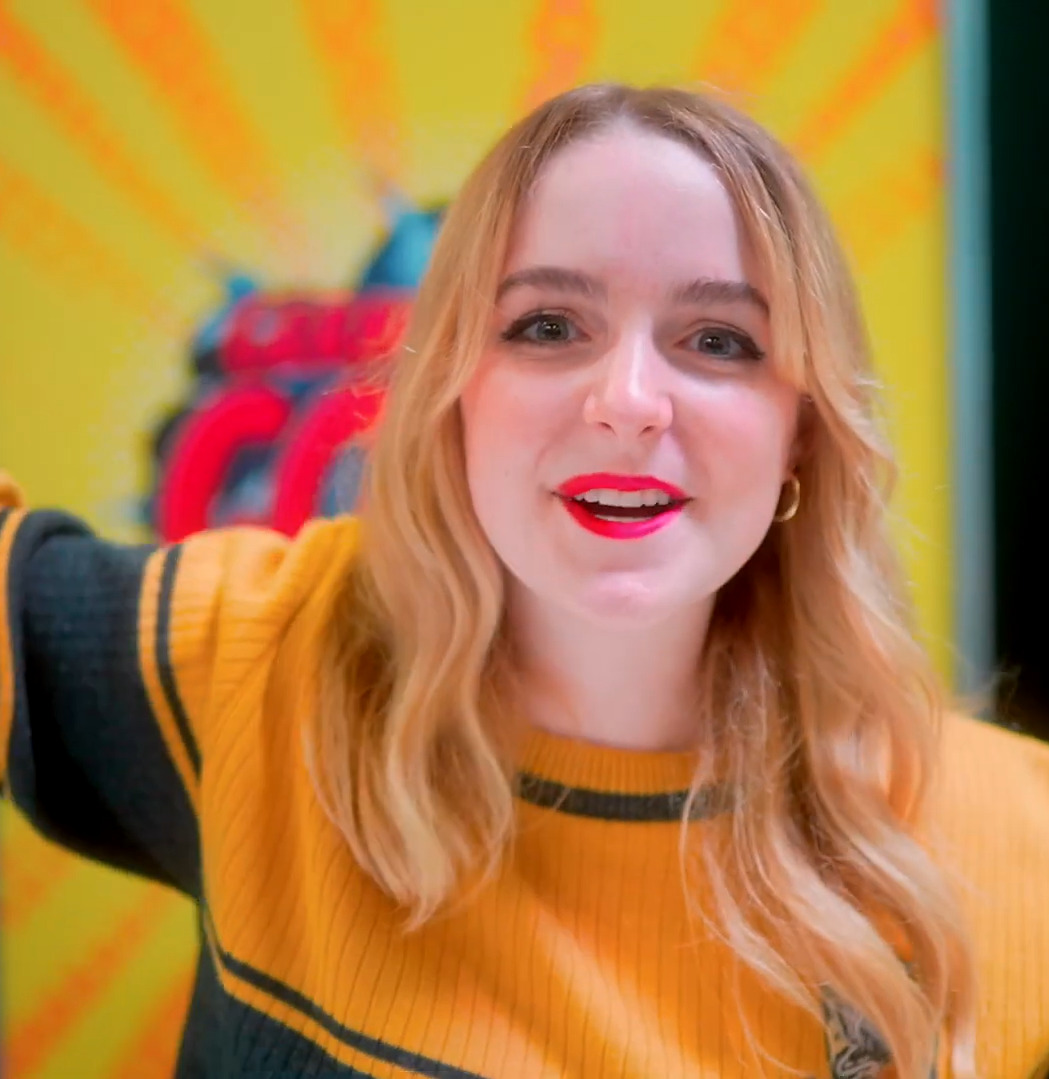 <p>O interesse pela atuação surgiu aos quatro anos, ao assistir aos DVDs da avó. Em 2012, mudou-se para Los Angeles com a família para seguir carreira e passou a ser escalada para papéis menores em diferentes produções, como as séries “CSI: Investigação Criminal” e “The Vampire Diaries”.</p>
