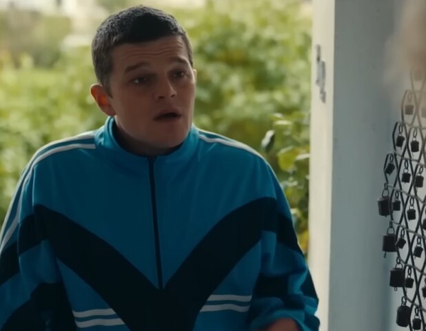 <p>A condição é caracterizada por tiques verbais involuntários. Depois, Davidson declarou estar “profundamente constrangido” e explicou que deixou o evento ao perceber o desconforto causado.</p>
