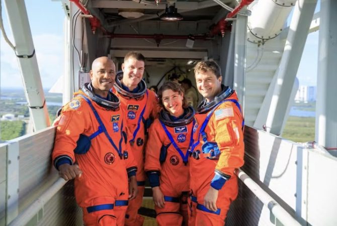 Astronautas entram em quarentena antes de missão que dará a volta no ‘lado oculto da Lua’