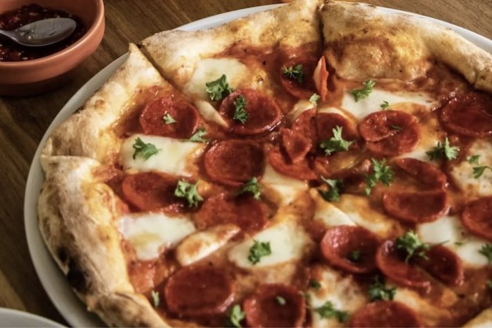 Pepperoni and Hot Honey Pizza (Pizzaria Little Kitchener's, Joanesburgo, África do Sul) – Divulgação/Pizzaria Little Kitchener's