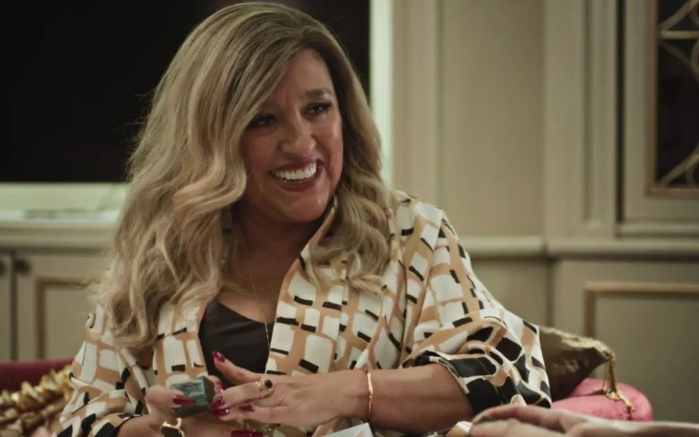 <p>Em 2022, integrou o elenco de “Todas as Flores”, novela do Globoplay, na qual interpretou Zoé, a primeira vilã de sua carreira. Escrita por João Emanuel Carneiro, a história acompanha a trajetória de Maíra, interpretada por Sophie Charlotte, uma perfumista cega rejeitada pela mãe, Zoé.</p>
