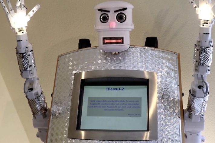 Robô padre que dá bençãos em vários idiomas foi apresentado na Alemanha em 2017 – Reprodução