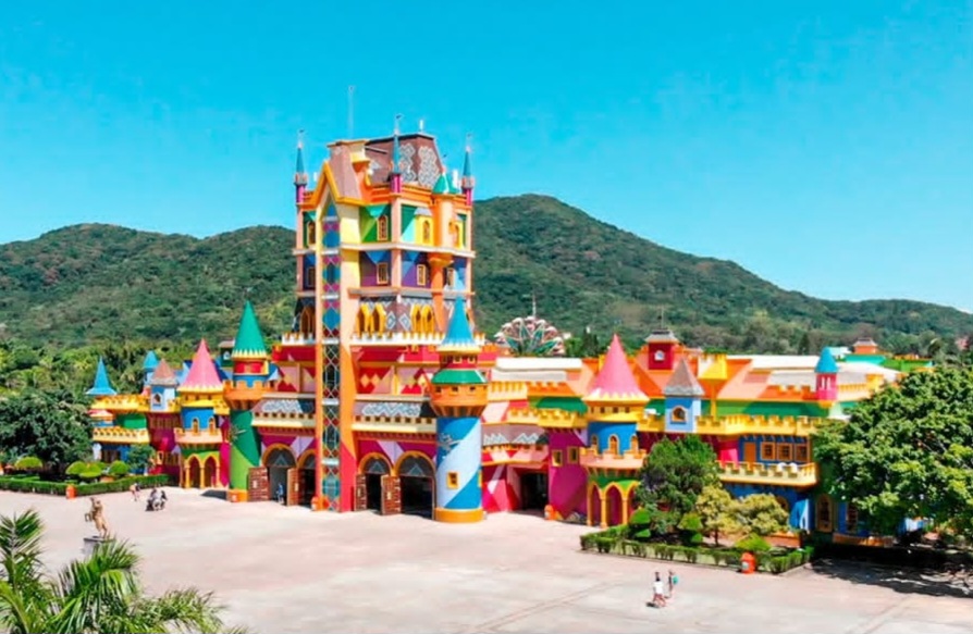 <p>A meta da empresa é ampliar seu público e alcançar a marca de 6 milhões de visitantes por ano até o fim da década, consolidando-se como um dos principais destinos turísticos do país.</p>
