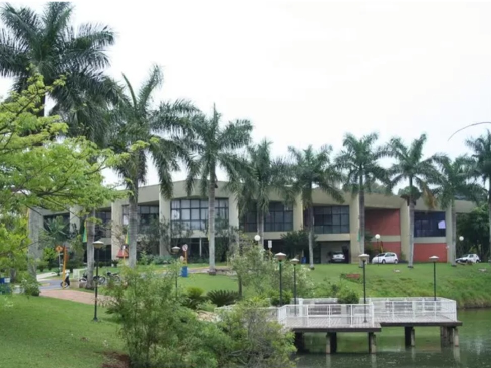 <p>Dentro desse cenário, o grande destaque é Jaboticabal, reconhecida oficialmente como Capital Estadual do Amendoim. O município se tornou referência pela produção expressiva, pela realização de eventos técnicos e pela importância econômica da cultura na região.</p>
