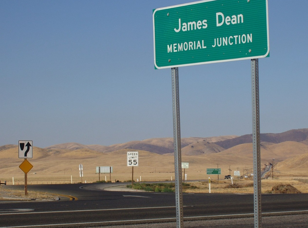 <p>Sua morte precoce, aos 24 anos, reforçou o mito em torno de sua figura. No local onde ocorreu o acidente fatal existe um memorial com uma placa  em homenagem ao ator.</p>
