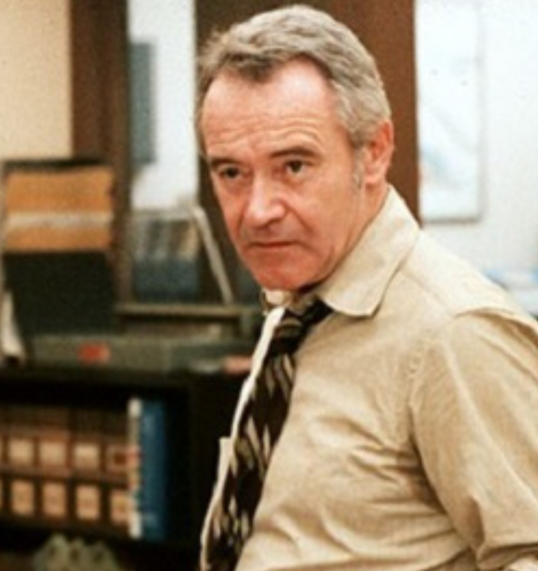 <p>Sua obra foi celebrada em diversos países, visto que o ator representava o espírito universal da comédia e do drama. Participou de festivais e recebeu homenagens em Cannes e Veneza, tendo por parte do público internacional a visão de um intérprete autêntico e acessível. Assim, sua fama ultrapassou fronteiras e consolidou-se globalmente.</p>
