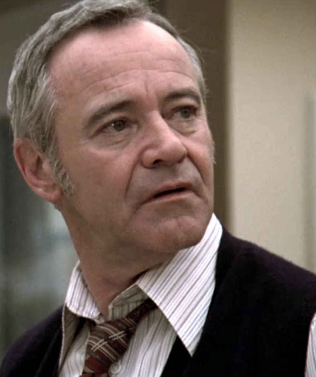 <p>O legado de Jack Lemmon permanece vivo, pois seus filmes continuam a ser revisitados e estudados. Ele influenciou atores que buscam unir humor e emoção em suas performances. Sua obra é considerada atemporal, capaz de dialogar com diferentes gerações, e sua memória segue como inspiração no mundo artístico.</p>
