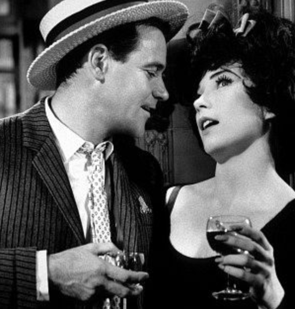 <p>Lemmon ajudou a moldar a imagem do ator moderno, capaz de transitar entre gêneros sem perder credibilidade, e sua influência pode ser vista em produções contemporâneas que valorizam sua pluralidade e autenticidade artística.</p>
