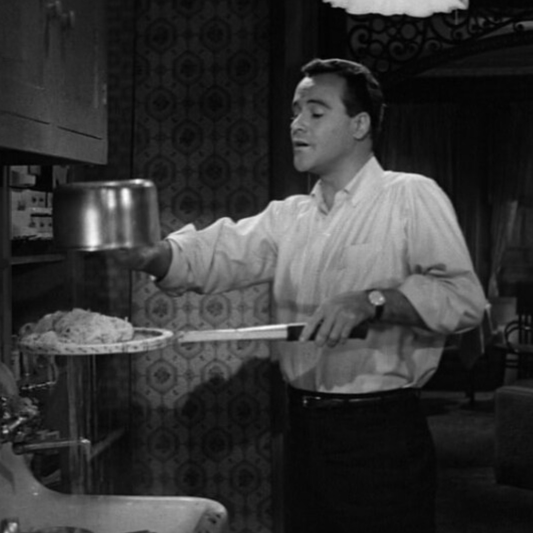 <p>Sua técnica, portanto, tornou-se referência para gerações posteriores.Lemmon também era admirado nos bastidores por sua humildade e espírito colaborativo</p>
