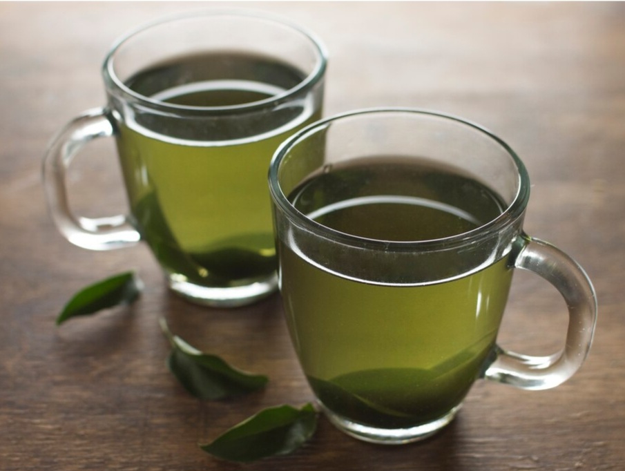 <p>O chÃ¡ verde tambÃ©m pode estimular levemente o metabolismo.<br />
Por isso, Ã© frequentemente associado a dietas equilibradas.</p>
