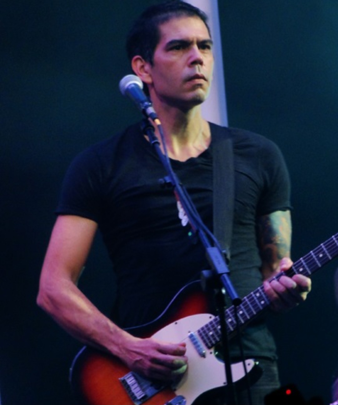 <p>Com disciplina e informação, o ex-integrante da Legião Urbana afirma que aprendeu a conviver bem com o diabetes. Ele mantém cuidados com alimentação, aplicação de insulina e exercícios, destacando que a rotina saudável permite levar uma vida normal e com qualidade.</p>
