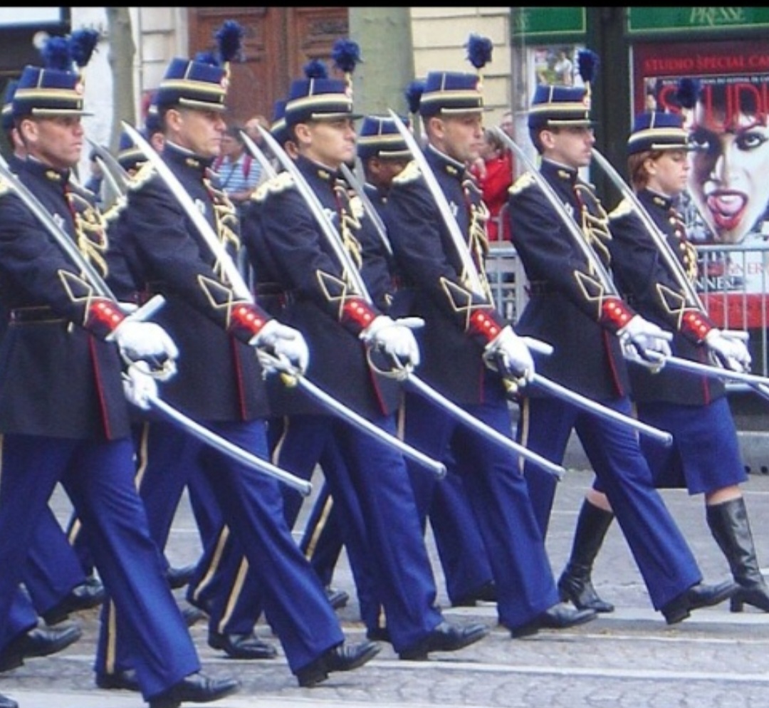<p>Em 1986, ano seguinte à descoberta, jornais locais tornaram público o assunto e a gendarmaria francesa (força militar com funções de polícia civil) iniciou uma grande investigação. Dessa maneira, o episódio deixou de ser apenas curiosidade e virou caso policial.</p>
