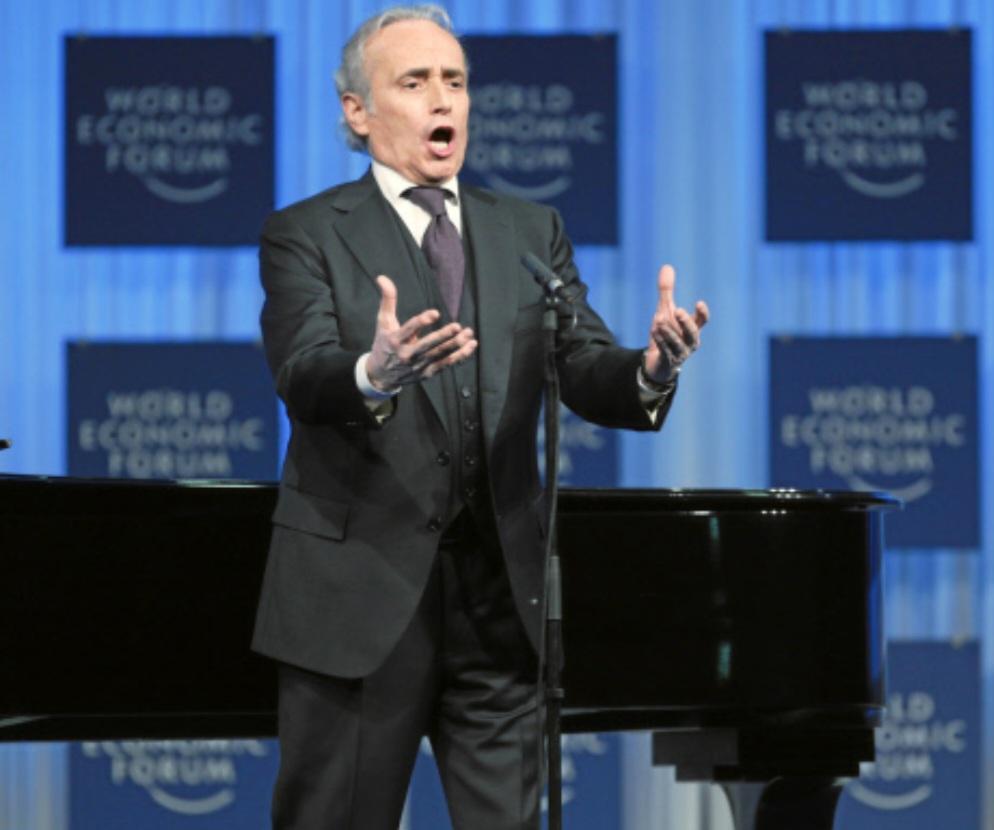 <p>José Carreras (1946– ) nasceu em Barcelona, Espanha, e ganhou fama internacional por sua voz lírica e emotiva. Tornou-se um dos célebres Três Tenores e referência do repertório italiano.</p>
