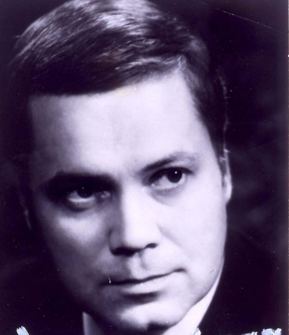 <p>Dietrich Fischer-Dieskau (1925–2012) nasceu em Berlim, Alemanha, e foi um dos maiores barítonos do século 20. Destacou-se especialmente na interpretação de canções alemãs.</p>
