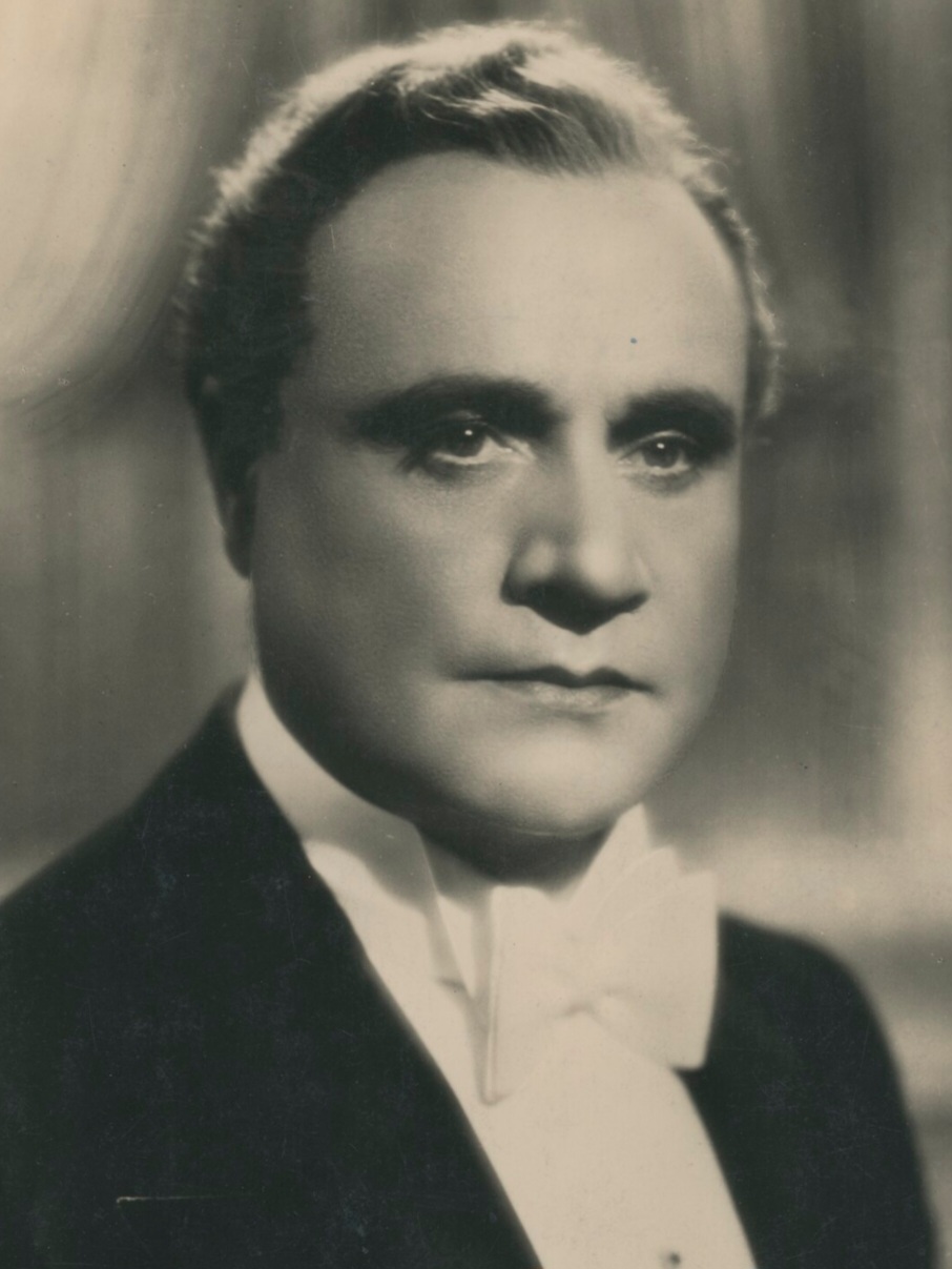 <p>Beniamino Gigli (1890–1957) nasceu em Recanati, Itália, e sucedeu Caruso como grande tenor de sua época. Sua voz calorosa encantou plateias no mundo inteiro.</p>
