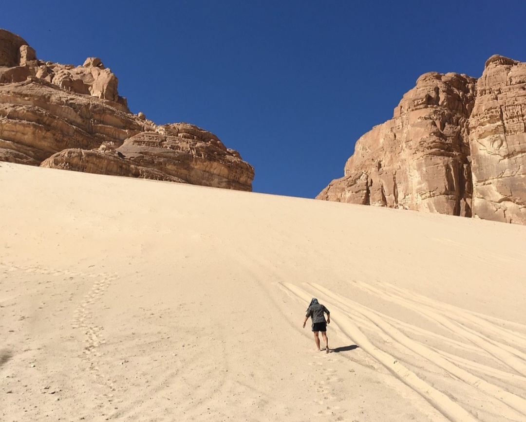 <p>A combinação de patrimônio arqueológico, paisagens áridas e tradições milenares faz da península um território de grande relevância cultural. Mesmo hoje, continua despertando interesse mundial, sendo importante ponto turístico. </p>
