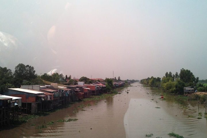 <p>Porém, nas monções, o rio se transforma em uma correnteza forte e perigosa, destruindo essas estruturas frágeis.</p>
