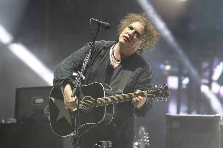 <p>Músicas como “The Lovecats”, “In Between Days” e “Close to Me” foram alguns dos sucessos da banda nos anos 1980.</p>
