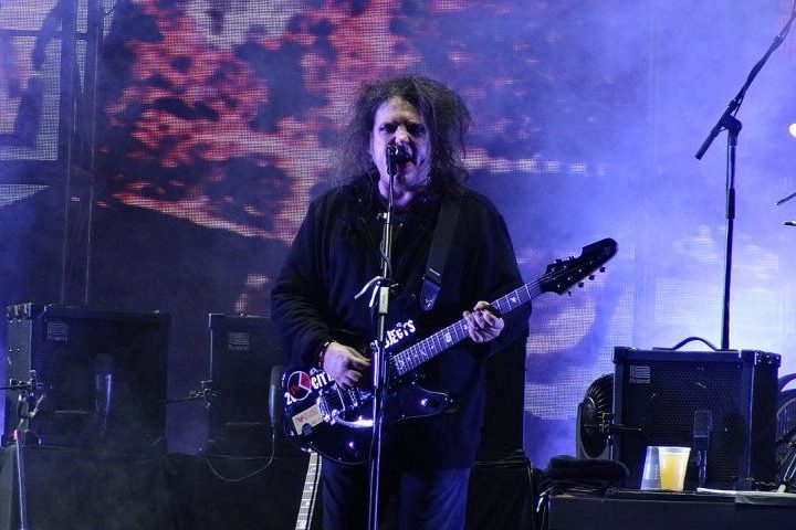 <p>Ao longo das décadas, o The Cure passou por inúmeras formações, tendo Robert Smith como o único membro constante. Em dezembro de 2018, eles foram incluídos no “Rock and Roll Hall of Fame”.</p>
