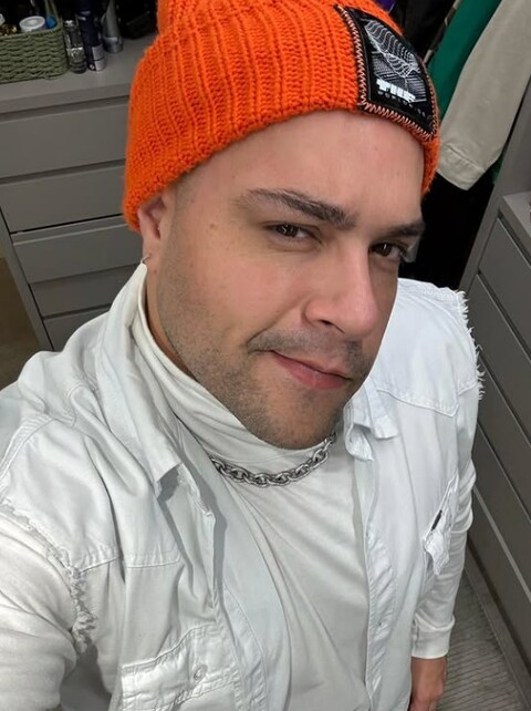 <p>Assim, adotou uma rotina regular de exercícios e cuidados pessoais. Segundo ele, a transformação teve impactos amplos, refletindo no humor, no sono, na disposição e até no equilíbrio emocional. “Mudou completamente a minha vida”, afirmou em entrevista à “Quem”.</p>
