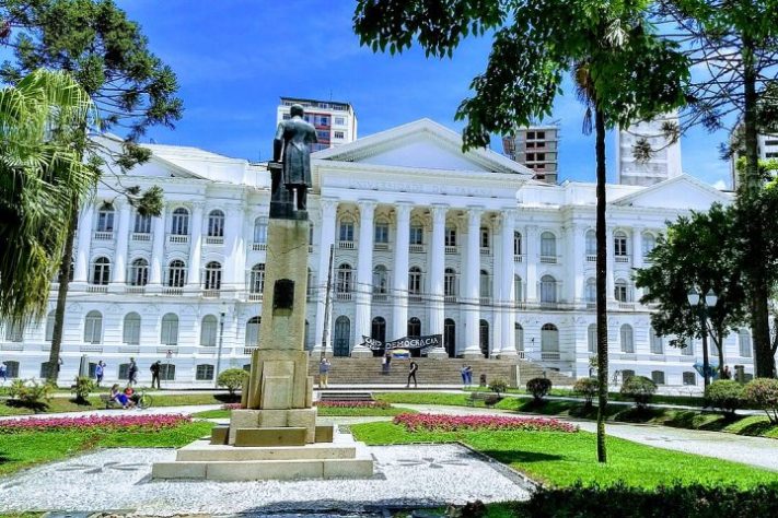 Universidade Federal do Paraná (UFPR) – Wikimedia Commons/Boaventuravinicius