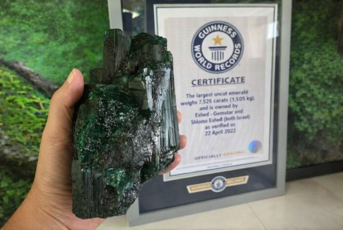 A esmeralda de 7.525 quilates que entrou para a história do Guinness