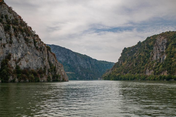 <p>Historicamente, o Danúbio foi uma das principais rotas de comunicação e comércio da Europa. Na Antiguidade, serviu como fronteira natural do Império Romano.</p>
