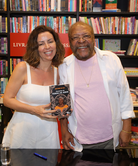 <p>Ao compartilhar uma foto ao lado da companheira, declarou: “Estrela guia que me norteia! Viva os 55 da Clediomar”. Assim, o músico uniu celebração pessoal e carinho familiar em duas datas marcantes.</p>
