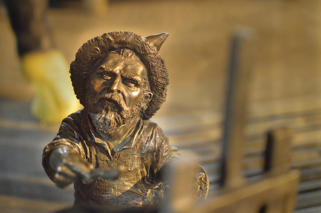 <p>Um dos símbolos mais curiosos de Wroc?aw são os gnomos espalhados pelas ruas. Essas pequenas estátuas surgiram como forma de protesto contra o regime comunista e hoje se tornaram uma atração divertida, convidando turistas a procurá-las pela cidade.</p>
