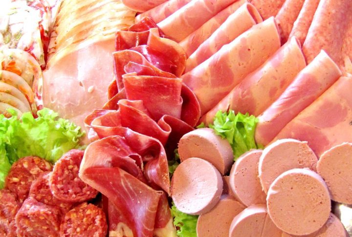 <p>Para evitar que você leve “gato por lebre”, confira informações que ajudam a diferenciar dois clássicos das prateleiras: o presunto e o apresuntado.</p>
