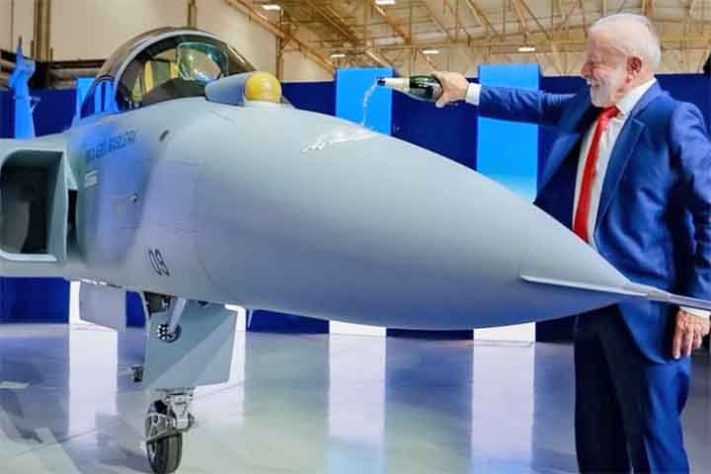 Gripen F-39E, o primeiro caça supersônico produzido no Brasil